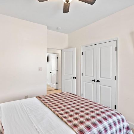 Bear Pass Is A 3 Bed 2 Bath Craftsman Style Home Located Within Walking Distance To Dt Гетлинбург Екстериор снимка