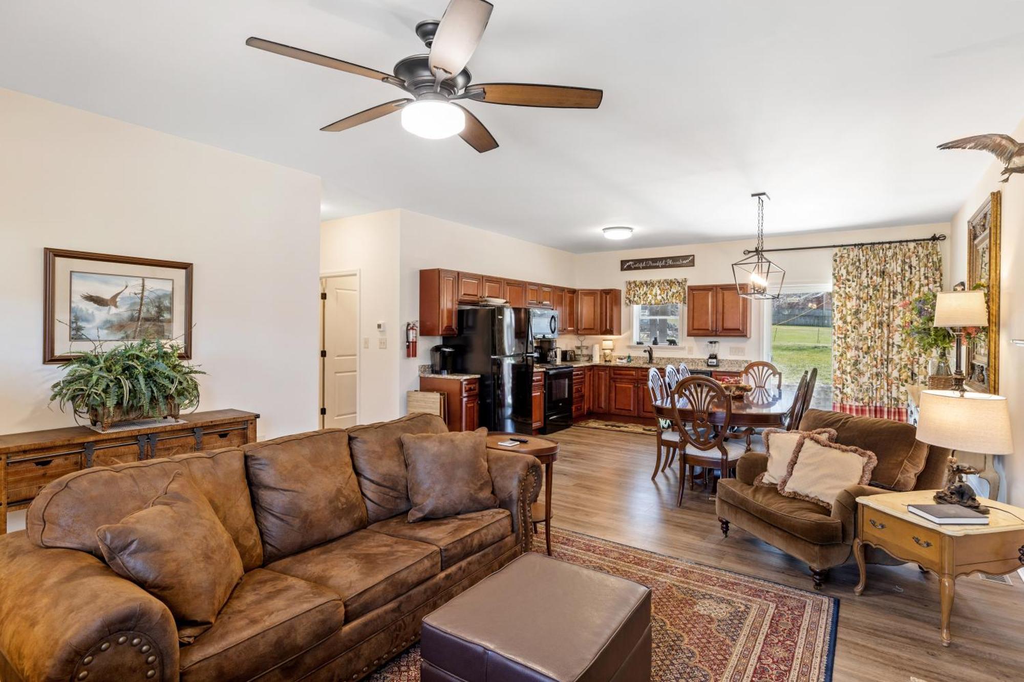 Bear Pass Is A 3 Bed 2 Bath Craftsman Style Home Located Within Walking Distance To Dt Гетлинбург Екстериор снимка