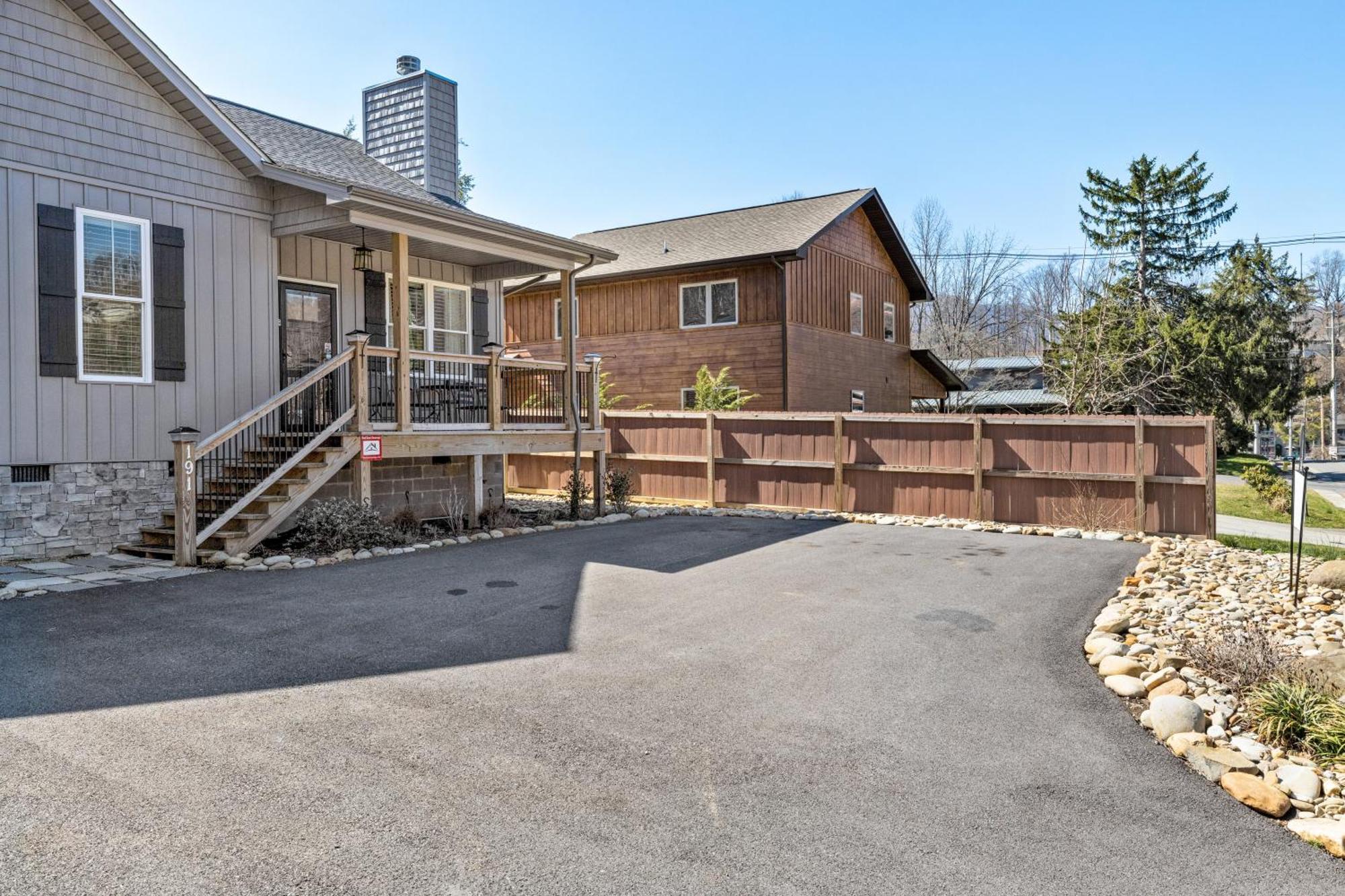 Bear Pass Is A 3 Bed 2 Bath Craftsman Style Home Located Within Walking Distance To Dt Гетлинбург Екстериор снимка